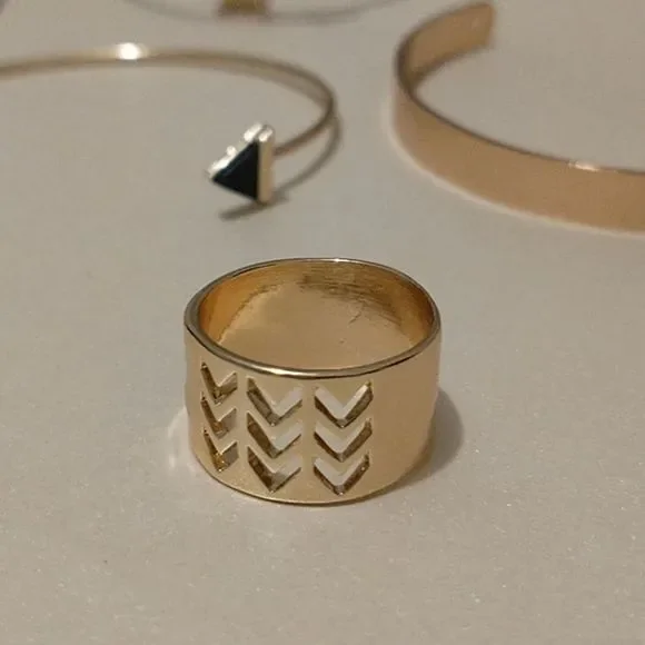 Bracelets & Ring Set! - Picture 5 of 8